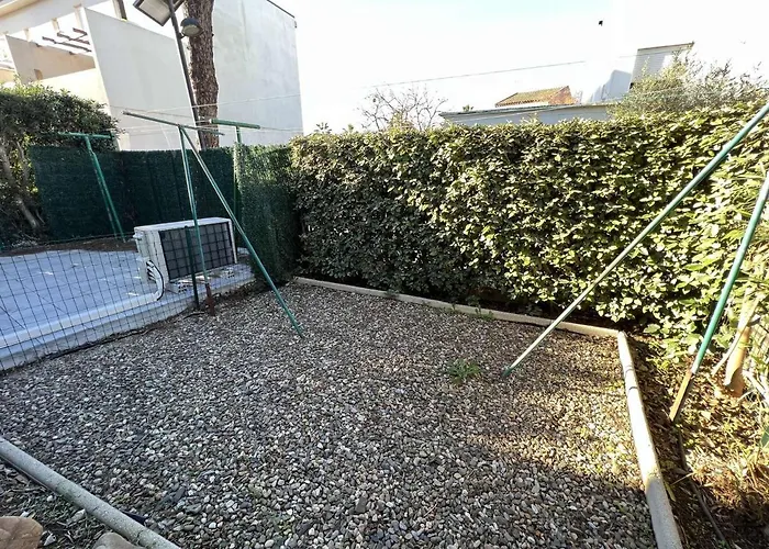 Pavillon A Avec Piscine, Jardinet, Proche Et Commerces, Capacite 6 Personnes - Fr-1-701-23 *